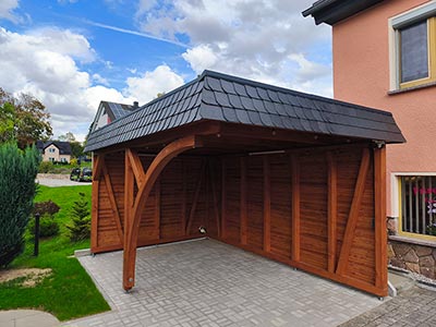 Carport mit Attika und Bogenbinder