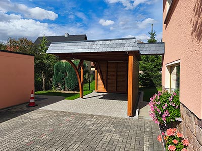 Carport mit Attika und Bogenbinder